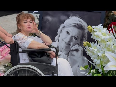 Видео: ДОЧЬ ТАЛЫЗИНОЙ В ИНВАЛИДНОМ КРЕСЛЕ ПРИЕХАЛА НА МОГИЛУ МАТЕРИ _ 40 ДНЕЙ | ВАГАНЬКОВСКОЕ КЛАДБИЩЕ 