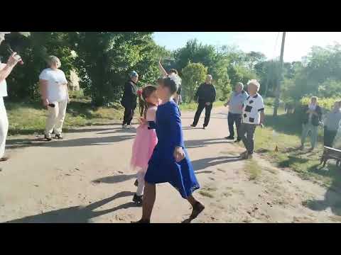 Видео: Мини концерт в деревне Бурнейки