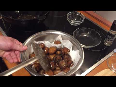 Видео: Грибы шампиньоны коричневые жареные в масле с чесноком и укропом! Супер вкусные!