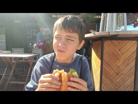 Видео: КАФЕ "ЛЕВ БОРОДИНСКИЙ"! Обзор от ребёнка! 🦁