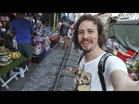 Видео: Рискованный рынок на железнодорожных путях в Таиланде | МЭКЛОНГ 🇹🇭