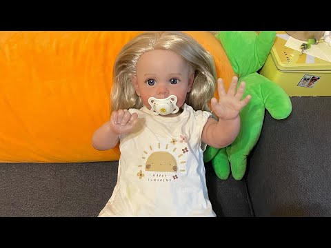 Видео: Ураааа 🥳 это случилось у нас появилась новая малышка и её зовут Ева и это дневной влог с ней 😍