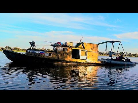 Видео: МЕЧТА! РЫБАЛКА "ВСЁ ВКЛЮЧЕНО" С НОЧЕВОЙ НА МЕГА КАТЕРЕ. ДОНКИ, СОМ НА САРАНЧУ, БОСЯЦКАЯ КУХНЯ, КВОК