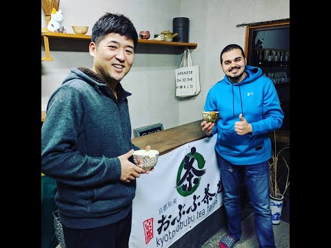 Видео: От Англия през Япония до България - как един оптик отвори чайна в София?