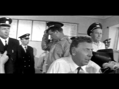 Видео: Ил-14 посадка без шасси / Il-14 Landing w/o gear (episode from "Permit take off")