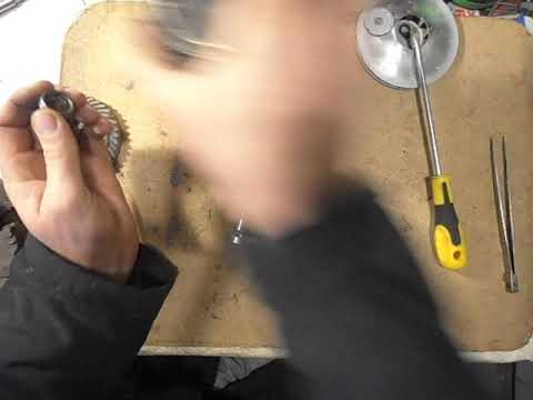 Видео: Как просто снять с оси обойму разлетевшегося подшипника