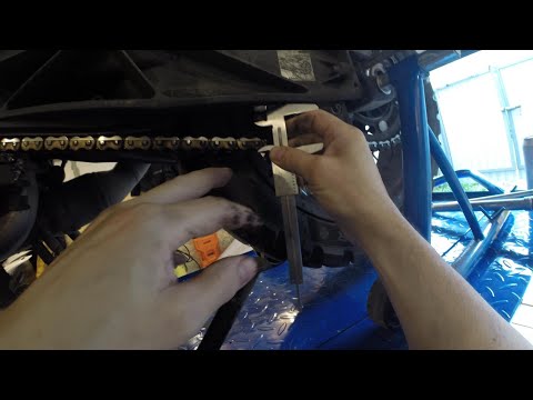 Видео: Как проверить и натянуть цепь KTM Adventure
