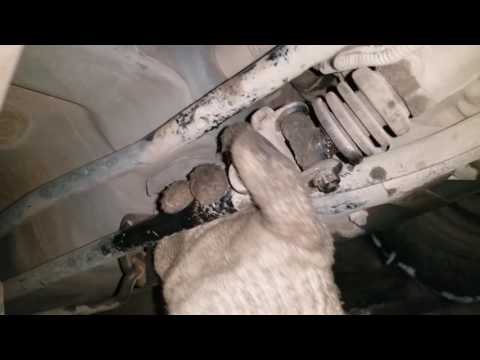 Видео: ЗАмена втулок кулисы включения МКПП mazda demio DW3W