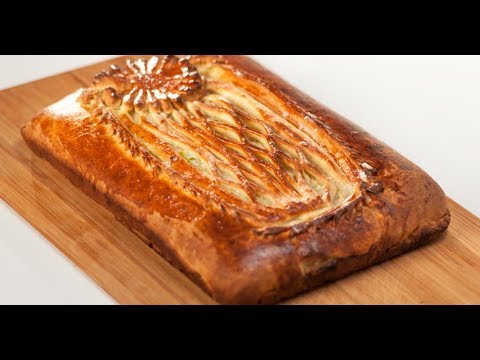 Видео: Пирог из слоёного теста со сливочной курицей и луком-пореем и чай масала | Дежурный по кухне