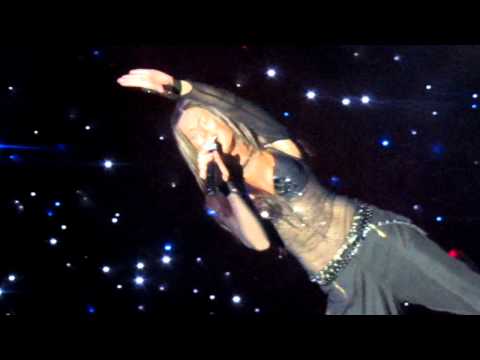 Видео: нюша в махачкале вою на луну