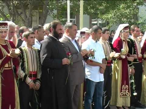 Видео: Артур Гилоян Памятник народному певцу  Аваси.  Arthur Giloyan