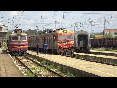Видео: БВ 2615 (София - Варна) пристига на гара Мездра, а ПВ 20104 (Враца - София) потегля от гара Мездра