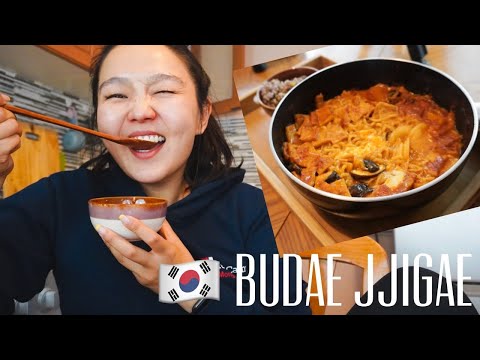 Видео: Ханиадаа эмчлэхээр Армийн шөл буюу Бүдэжигэ (Budae-jjigae) хийж үзэв • Anu Harchu