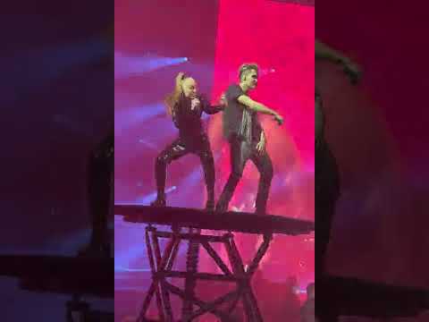 Видео: Дима Билан&Мари Краймбрери «Ты не моя пара». Шоу «Билан 40» Крокус Сити Холл 14.02.2022