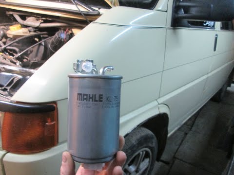 Видео: Замена топливного фильтра Volkswagen T4 1.9