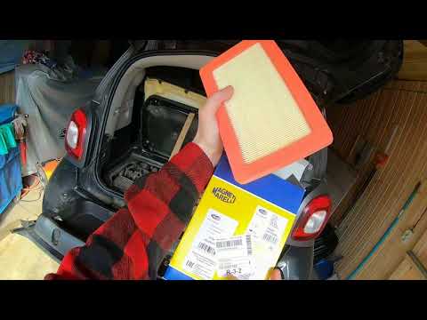 Видео: Замена воздушного фильтра на автомобиле SMART Fortwo 453