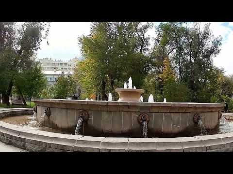 Видео: #Прогулка по скверу им. Юрия Калачникова. #История # Музыка. #Доступнаясреда.#ПрогулкапоПерми,