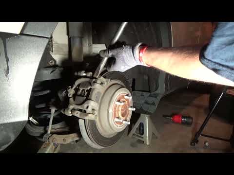 Видео: Замена задних тормозных колодок Ford Escape 2017, передний привод
