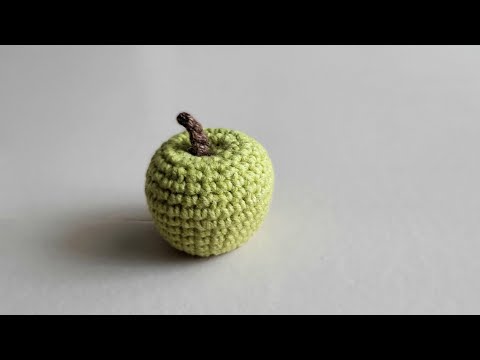 Видео: как связать крючком мини-ЯБЛОКО, фрукты амигуруми