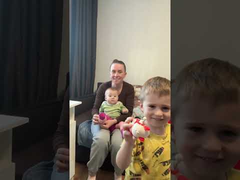 Видео: РозпАковка посилки з дітьми 