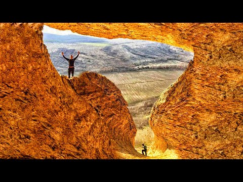 Видео: КРЫМ это место долго СКРЫВАЛИ от глаз ТУРИСТОВ. Бор-Кая ТАЙНЫ белой горы. Храм внутри каменной глыбы