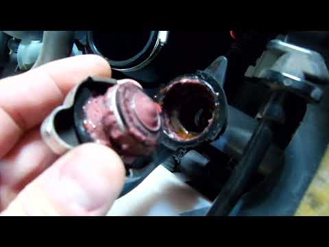 Видео: Мазда СХ-7 условный капремонт двигателя (масло+антифриз=сметана) Омск