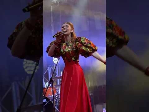 Видео: Елизавета Долженкова выступила на закрытии фестиваля-форума "Артика.Лёд тронулся" в Ханты-Мансийске