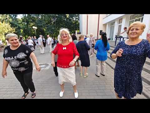 Видео: 4.08.24г..."Одинокая Луна"...Саша Рычкова... звучит на танцполе в Гомельском парке...