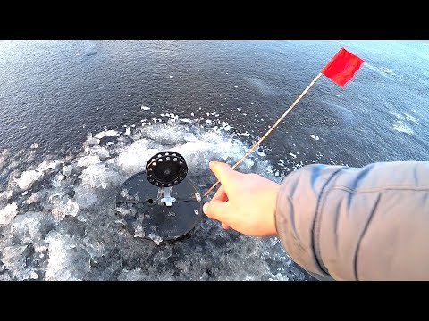 Видео: ВОТ ЭТО РАЗМОТКИ!!! ДУМАЛ, ЛЕСКА ЗАКОНЧИТСЯ! Зимняя рыбалка! Ловля щуки на жерлицы! Лёд 2020-2021
