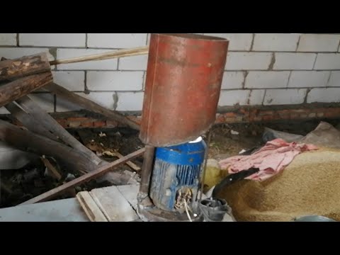 Видео: Дробилка зерна, из балона пропан.
