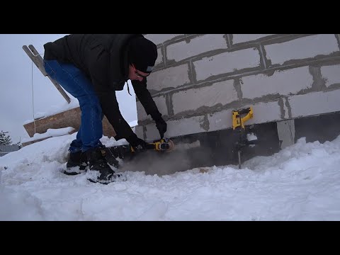 Видео: Горизонтальные и косые трещины на несущих стенах -  обследование дома из газобетона