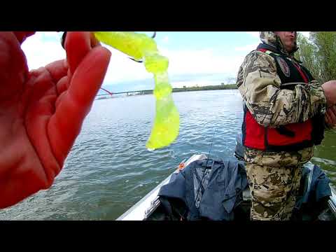Видео: Открытие лодочного сезона в черте города Новосибирск  рыбалка на спиннинг