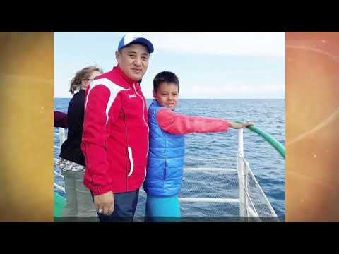 Видео: Мейірбек бәрін жылатты😭😭 Серікзат ағасының марқұм ұлына өлеңмен көңіл айтты.