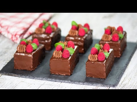 Видео: Шоколадные пирожные с малиной