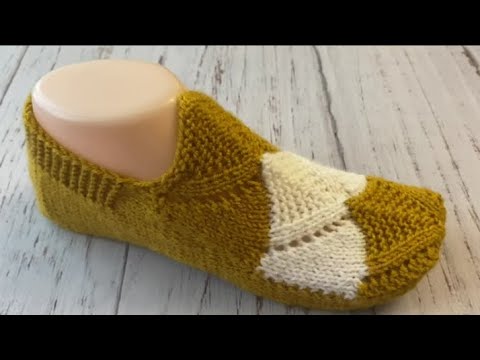 Видео: Тапочки-следки на двух спицах без швов : подошва 22-23см