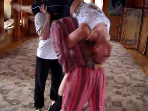 Видео: Йога с партнером, семинар Ольги Звоновой(2).MP4