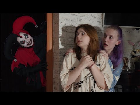 Видео: АДСКИЙ ШУТ ПРОТИВ ДВУХ ПОДРУГ! ЭКСТРЕМАЛЬНАЯ НОЧЕВКА!