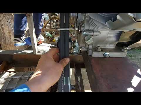 Видео: минитрактор- установка двигателя