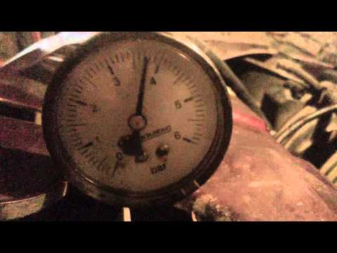 Видео: Замер давления топлива на 21124  1,6 16кл  рампа без обратки, давление  3,8 бар