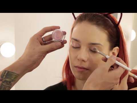 Видео: Макияж для сухой кожи.  Пудра! в макияже для сухой кожи.  Секреты визажиста. SmartMakeUp.