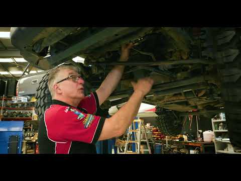 Видео: Установка масляного радиатора Jeep JK Wrangler