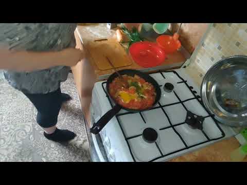 Видео: Вкуснющий завтрак.Выдрала все помидоры.