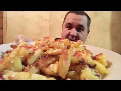 Видео: Обжор - жареная картошка, белорусское сало, зеленые кольца с луком