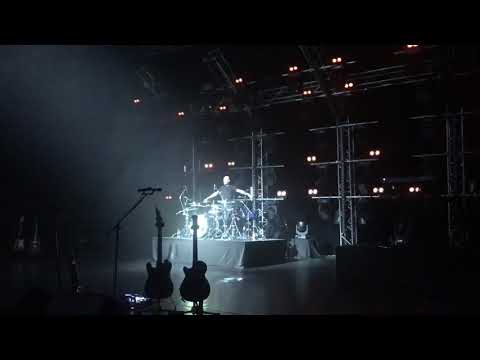 Видео: Звери - Все что тебя касается Live