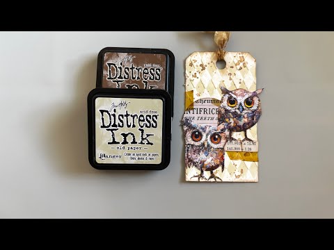 Видео: Забавный арт-тег на тему Хэллоуина с использованием текстурной пасты, дистресс-чернил и коллажа.