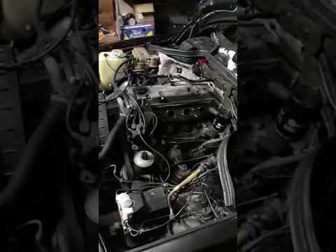 Видео: Плавают обороты мерс w124 102 двигатель