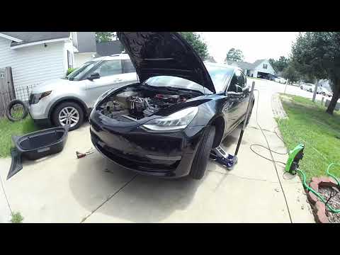 Видео: Чистка конденсатора радиатора Tesla Model 3