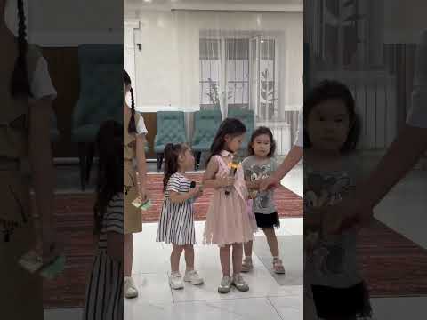 Видео: Жасмин и Азиза аталарына арнап айтқан ән