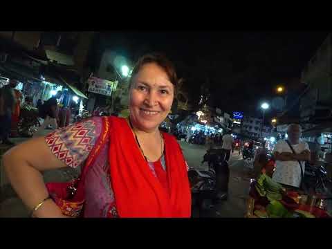Видео: 274. Лучшая уличная еда на Мэйнбазаре. Русская жена, 20 лет в Индии. Альбина из Ижевска. Дели.