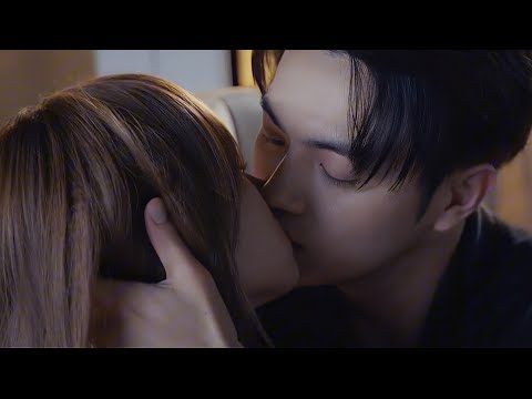 Видео: 🥀❤️? Новенькая влюбила в себя капитана команды ¿ Влюбиться в твою улыбку 